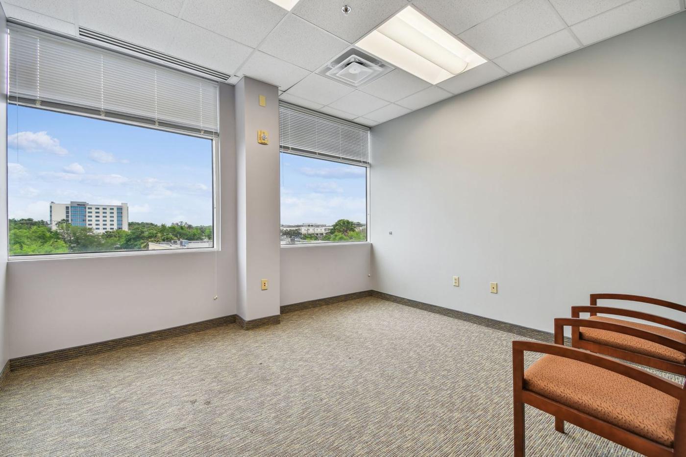 Suite 3050: enclosed room with treetop views
