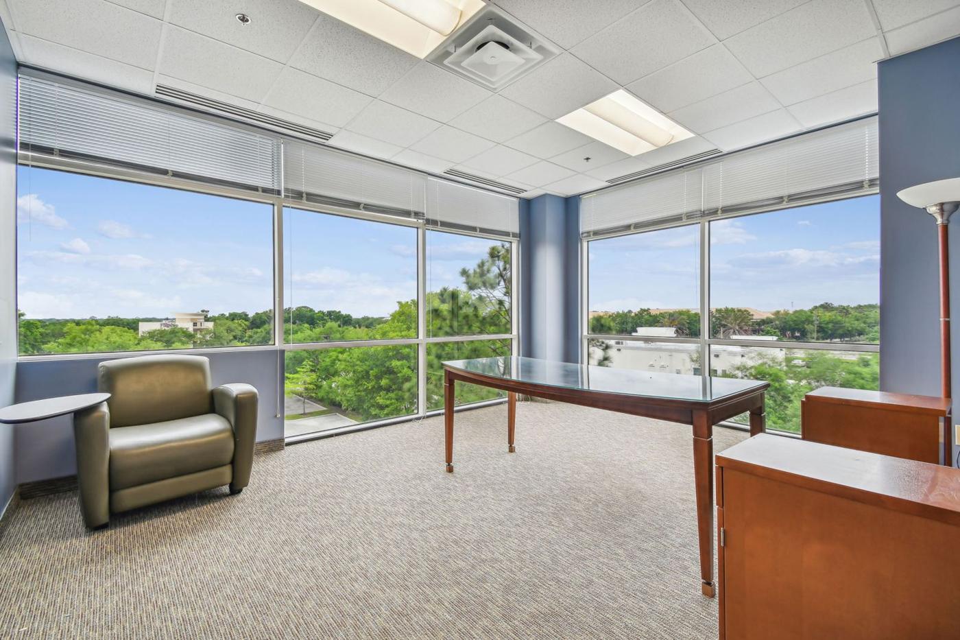 Suite 3050: room with windows on two sides