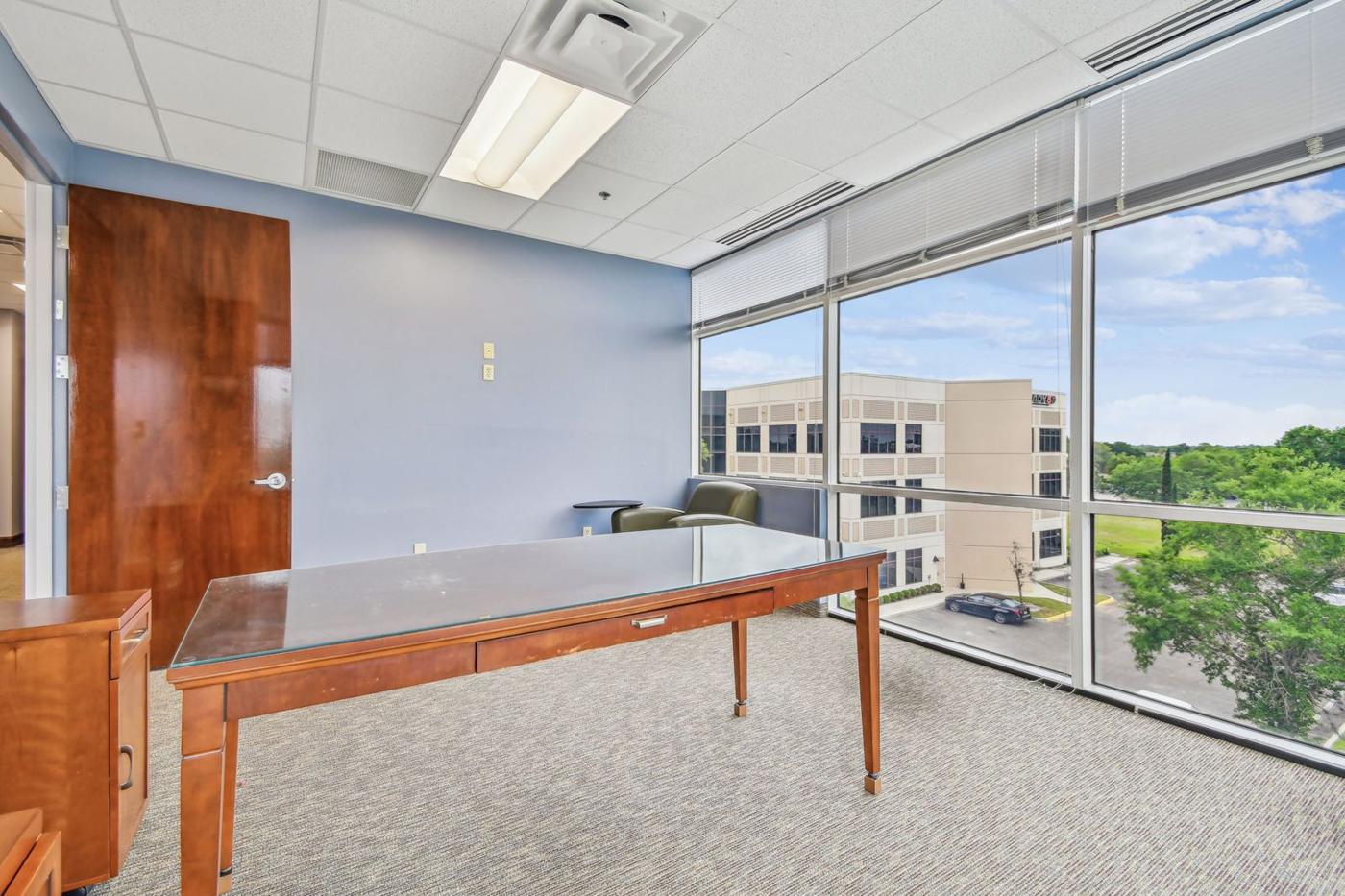 Suite 3050: room with a long table beside the windows